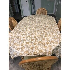 Rose patterned table cloth
